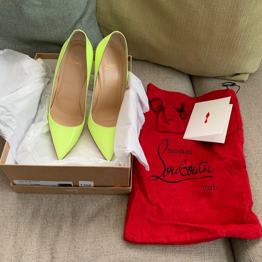 Christian Louboutin So Kate shipping condition
